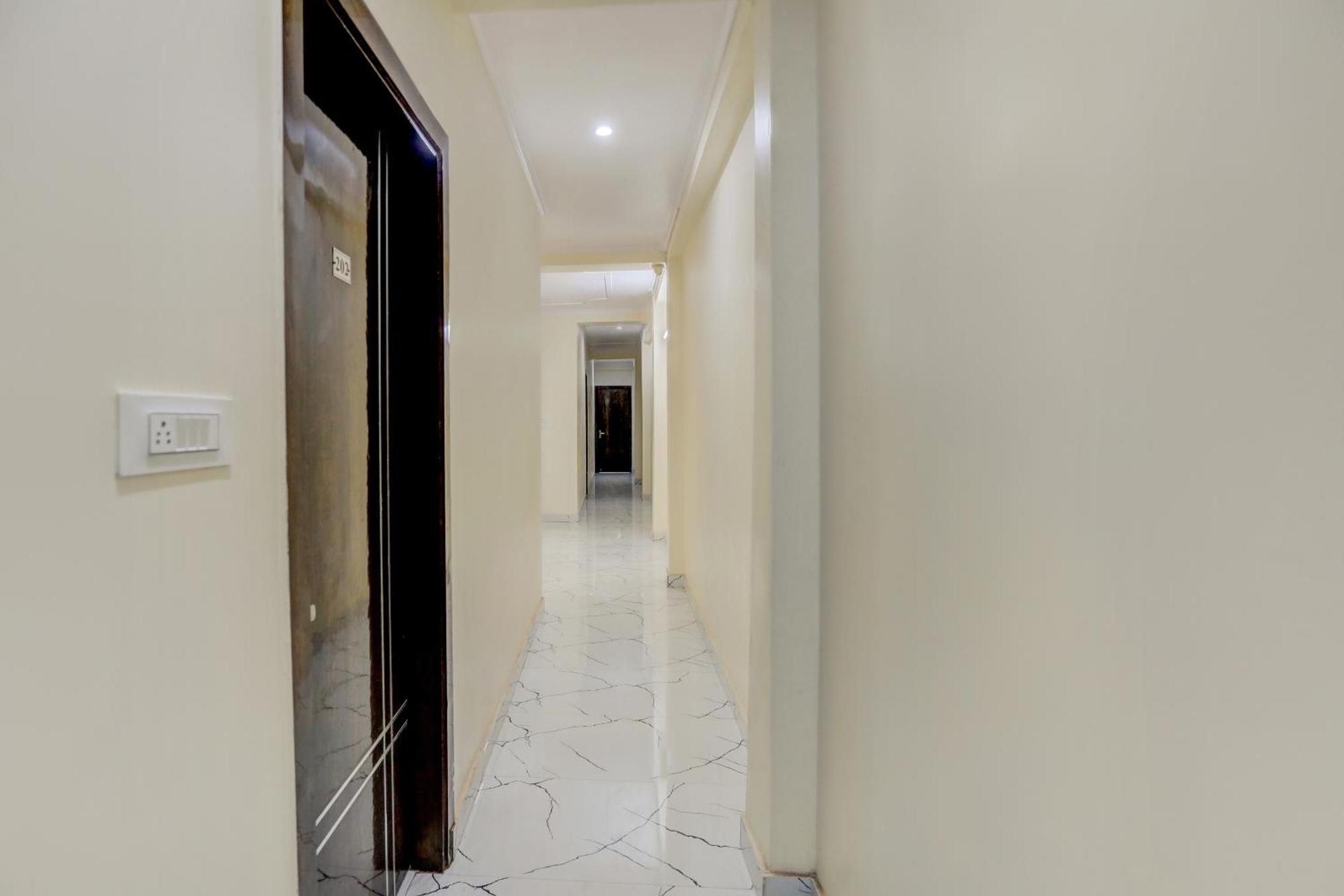 Hotel O Diamond Inn Нью-Дели Экстерьер фото