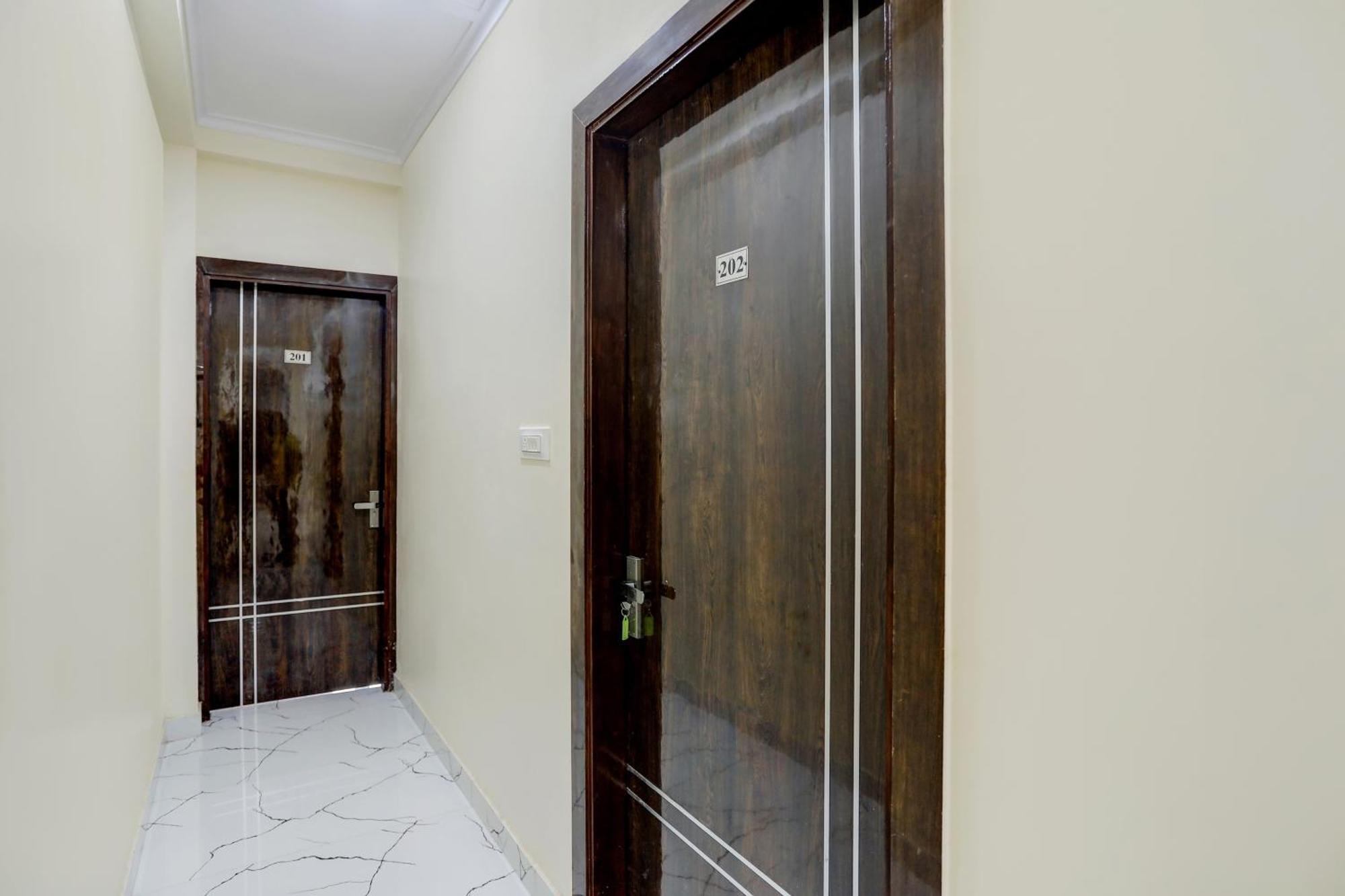 Hotel O Diamond Inn Нью-Дели Экстерьер фото