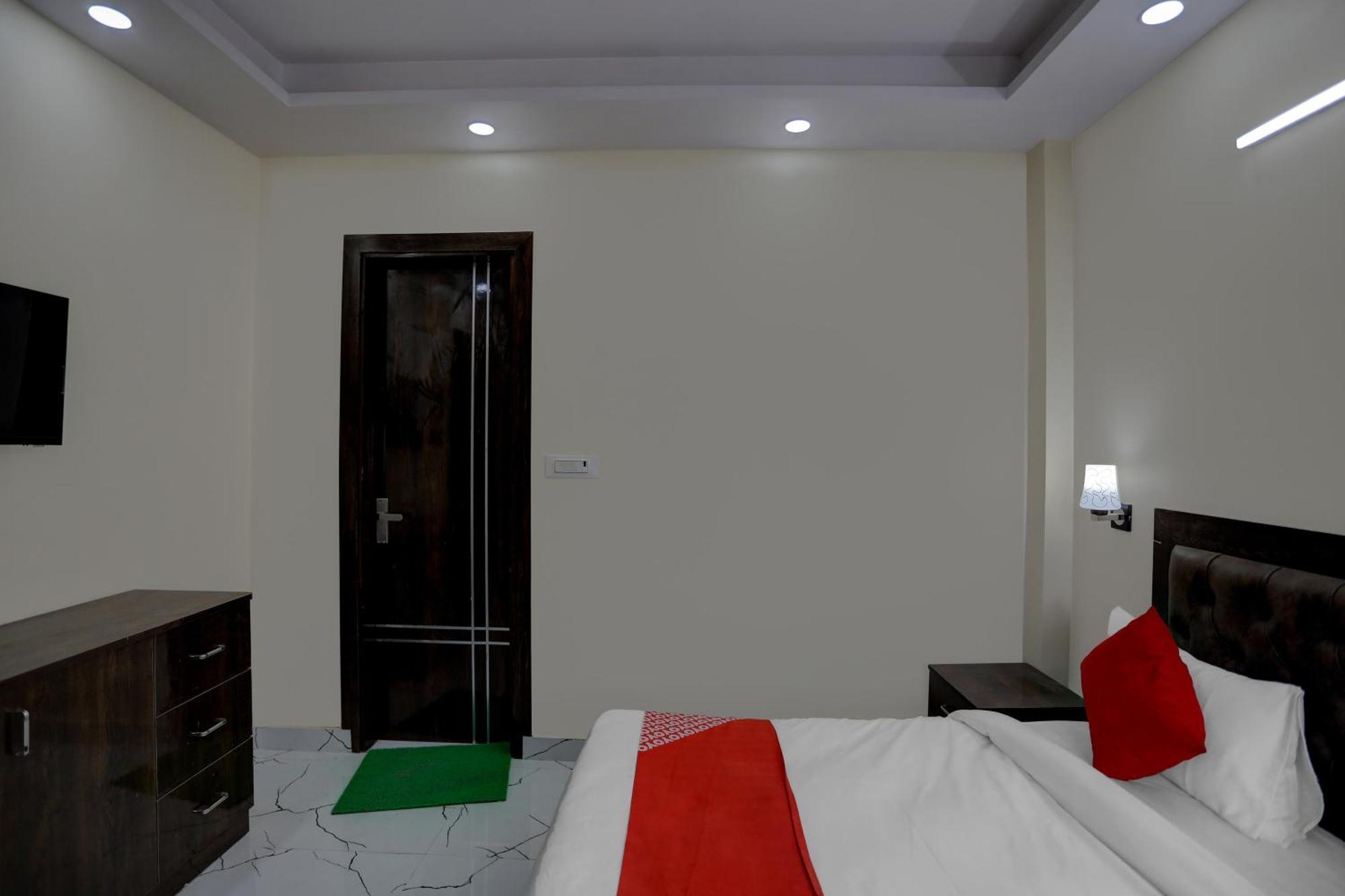 Hotel O Diamond Inn Нью-Дели Экстерьер фото