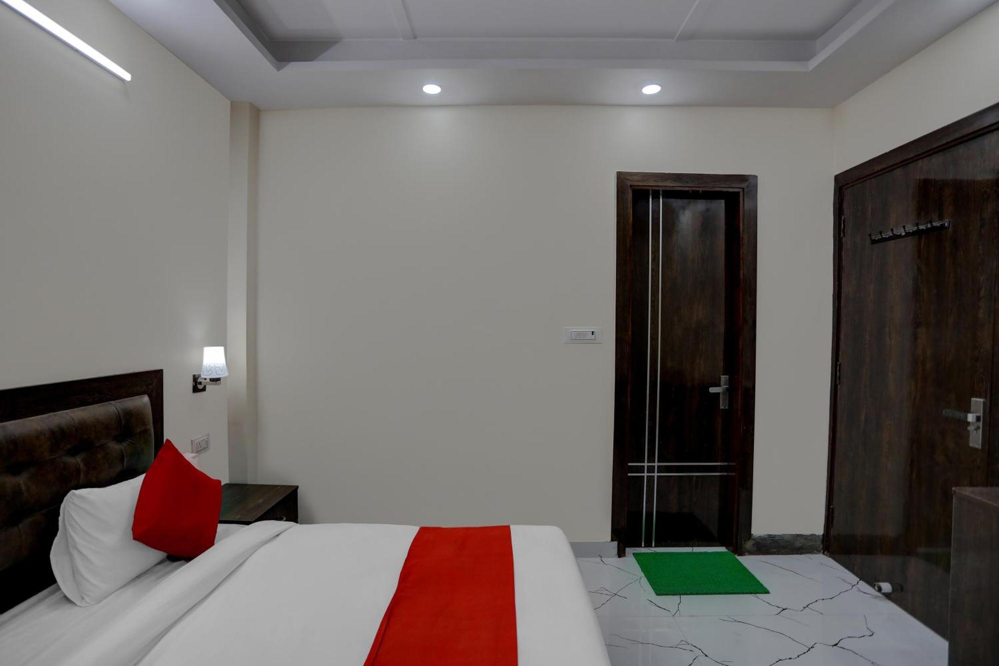 Hotel O Diamond Inn Нью-Дели Экстерьер фото